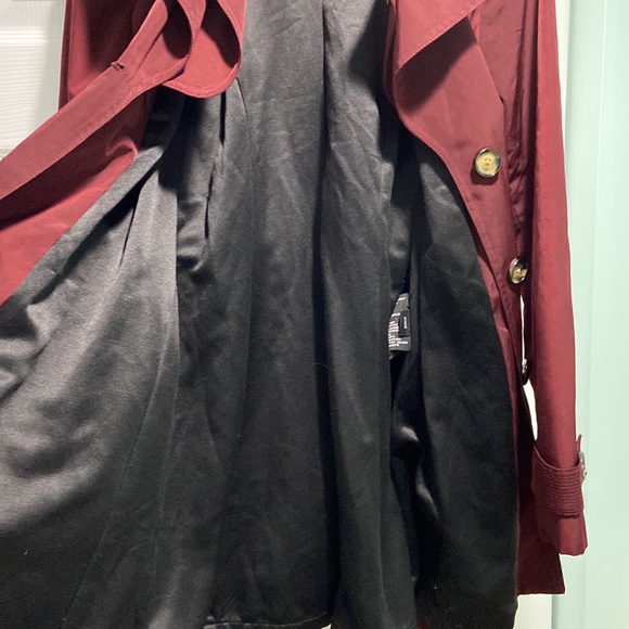 London Fog trench Coat - Picture 4 of 9